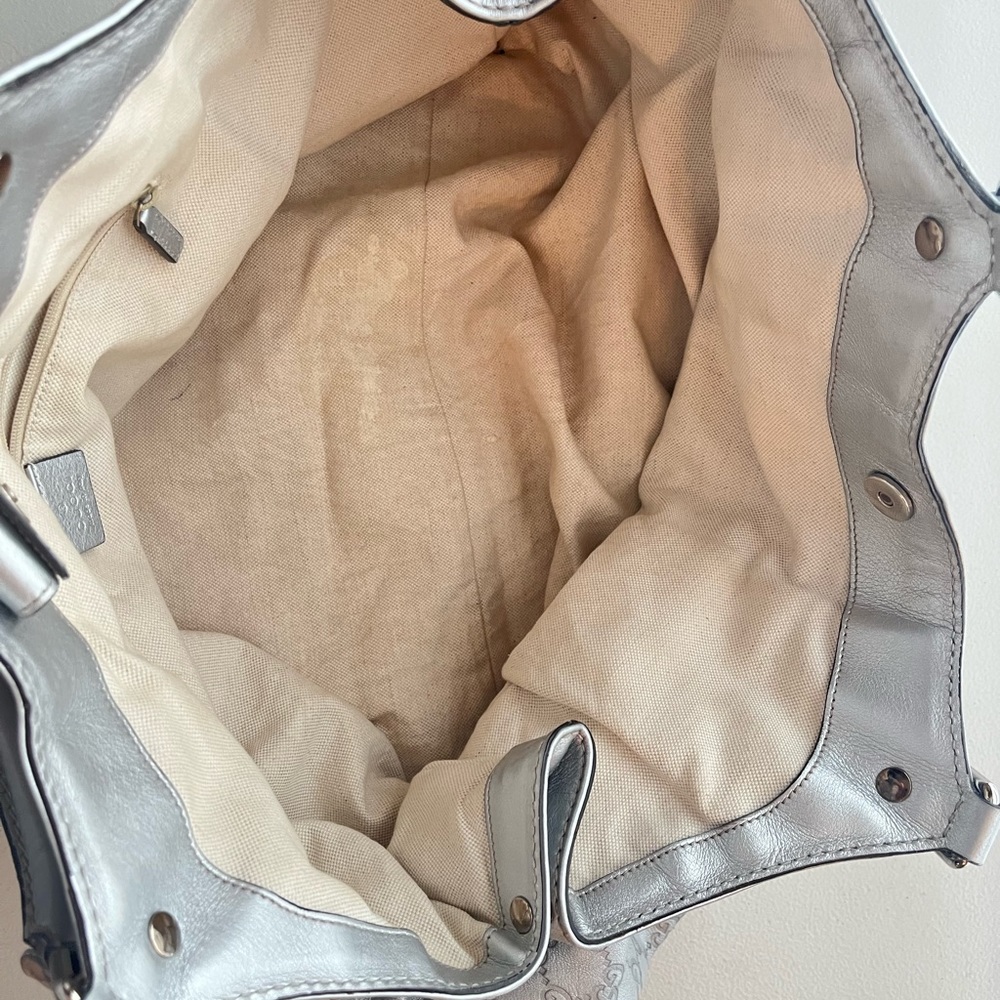 Gucci GM hobo bag, large in size. In great condition and highly sought after. - Picture 10 of 10